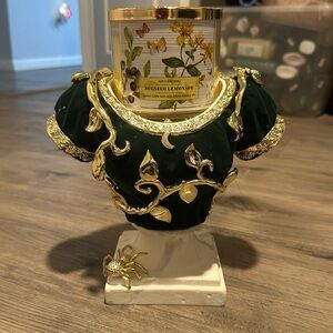 Bath&Body Works green velvet with gold trim lady bust 3wick candle holder